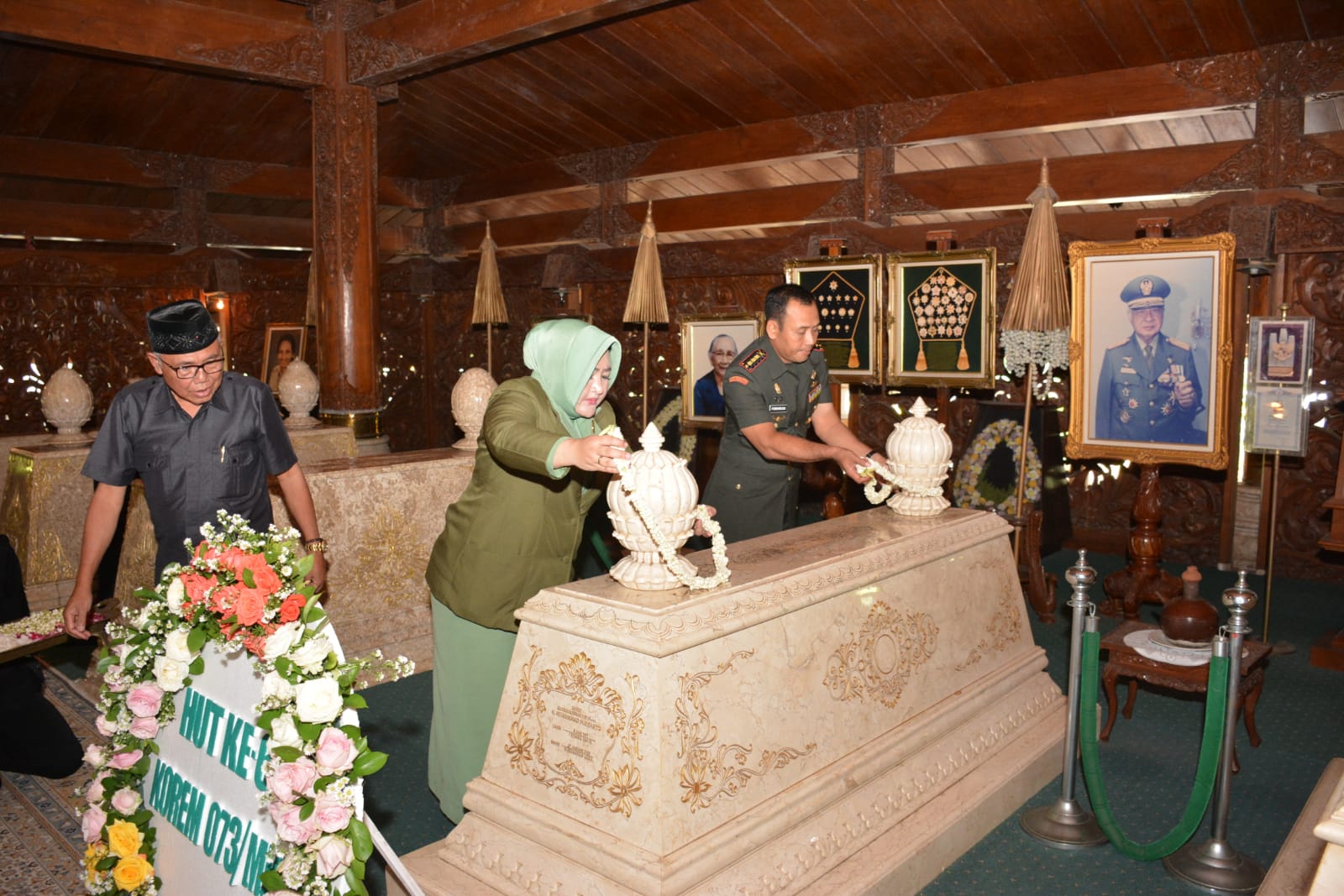 Peringati HUT Korem 073/MKT Ke-62, Danrem Beserta Rombongan Ziarah Ke Makam Soeharto